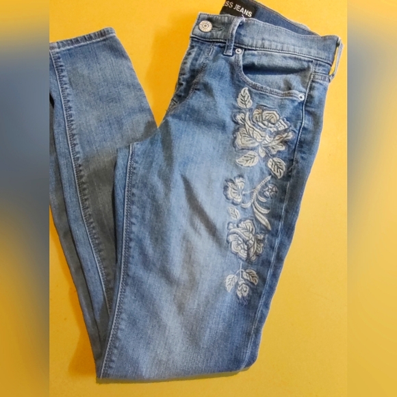 Express Denim - EXPRESS Mid Rise Legging Jeans Embroidered BOHO Denim 4R Size 4 EUC